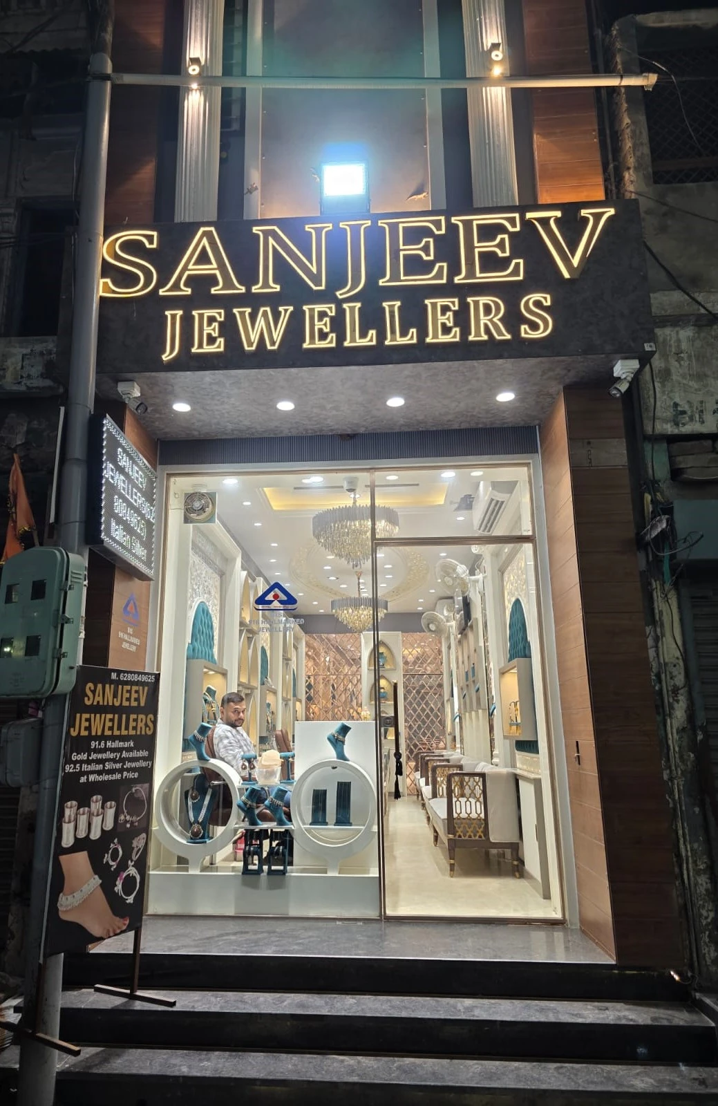 Gold jewellery craftsmanship at Sanjeev Jewellers atelier